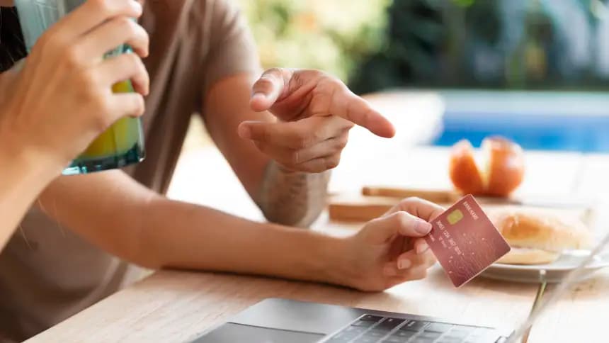 7 неща, които хотелите не искат да знаете (но ще ви спестят пари)