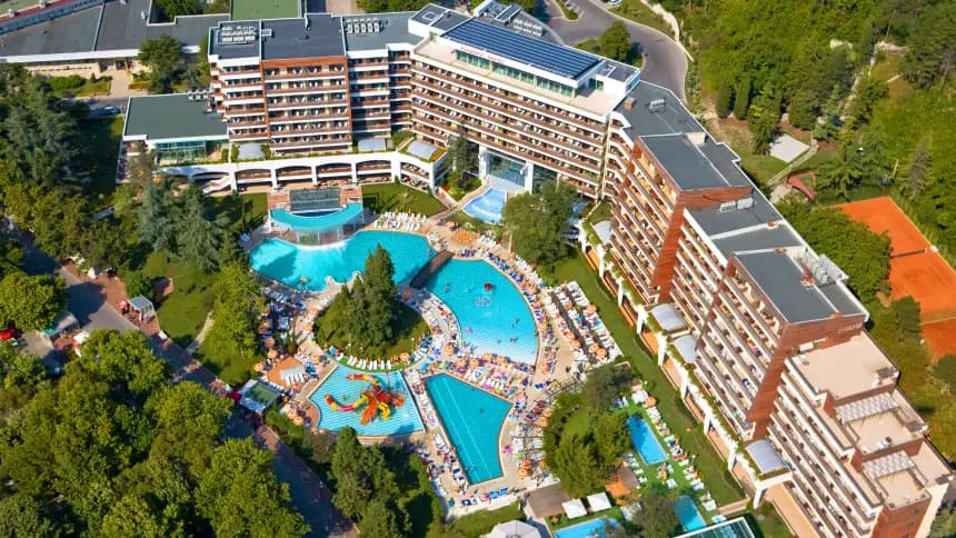Хотели на първа линия в Албена