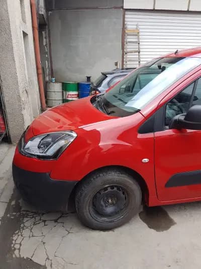 Лилов авто