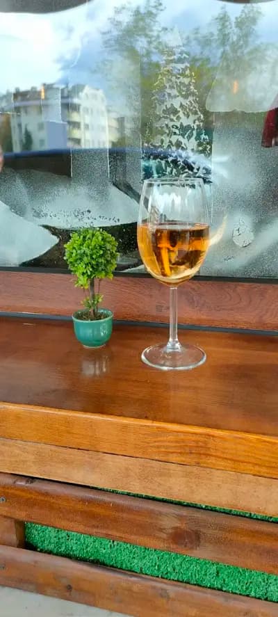 Maraya: Food and Drinks
