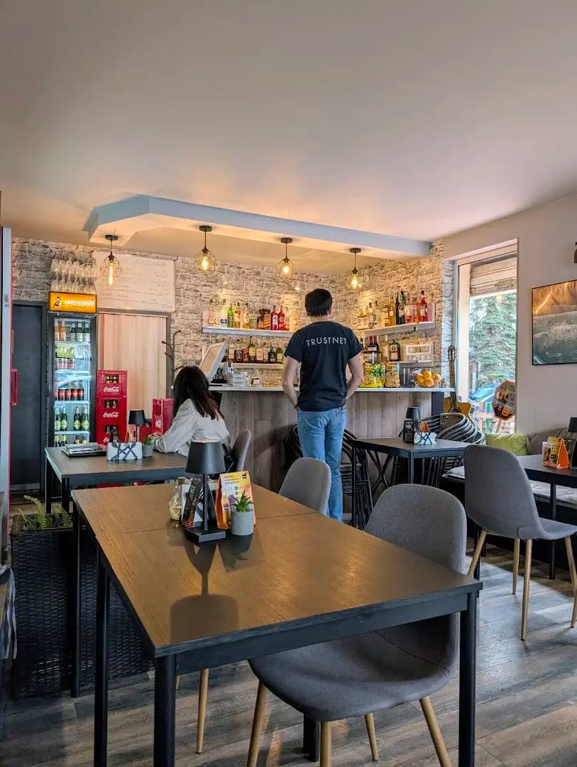 Maraya: Food and Drinks