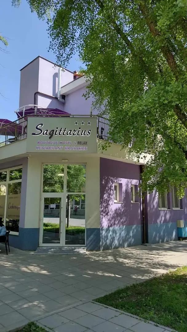 Бутик спа хотел ресторант брасери Сажитариус