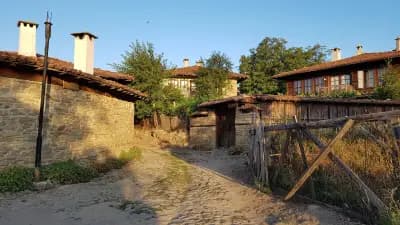 Къща за Гости Къщата с Лозницата