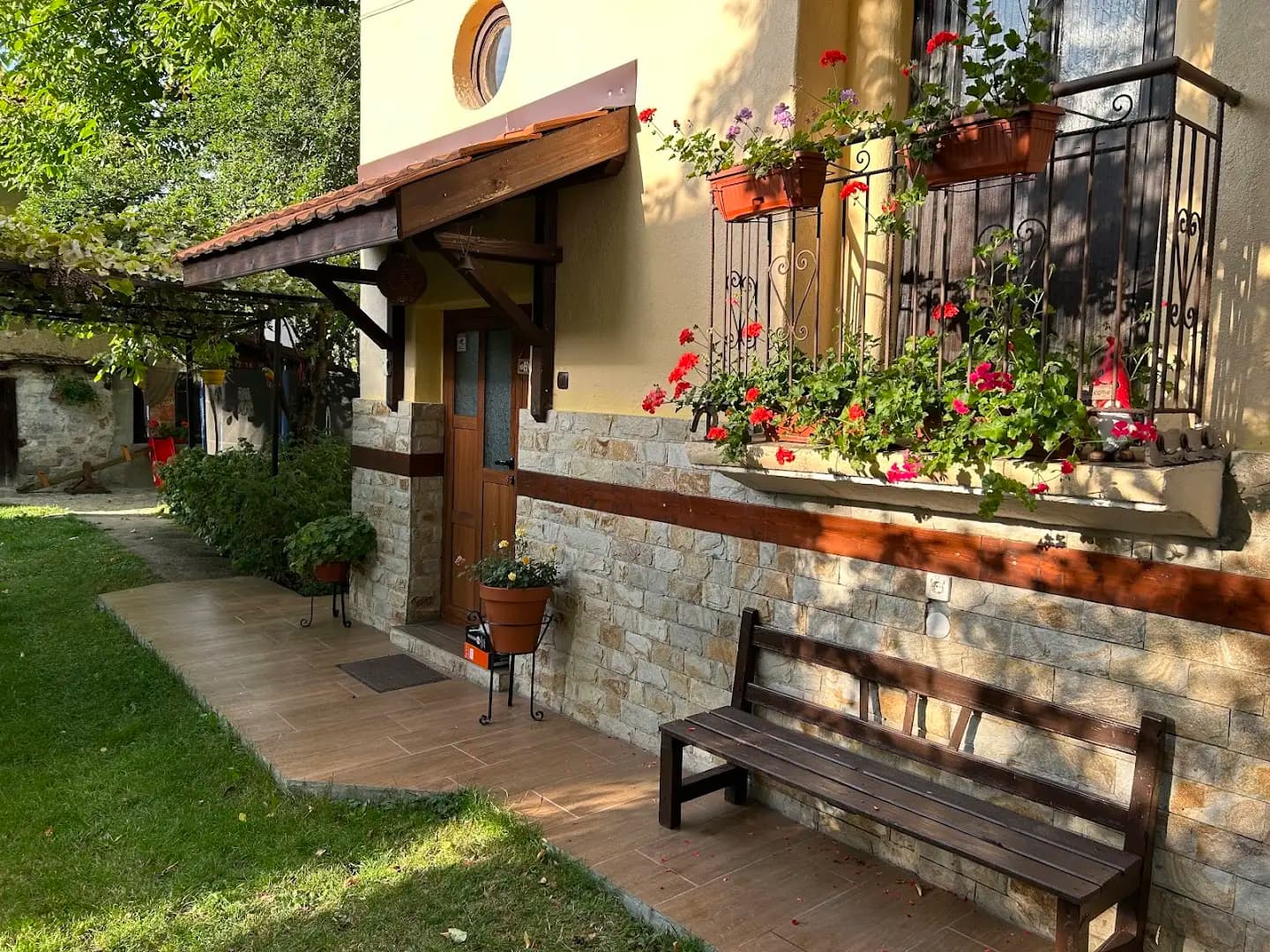Guest house “LIZI”