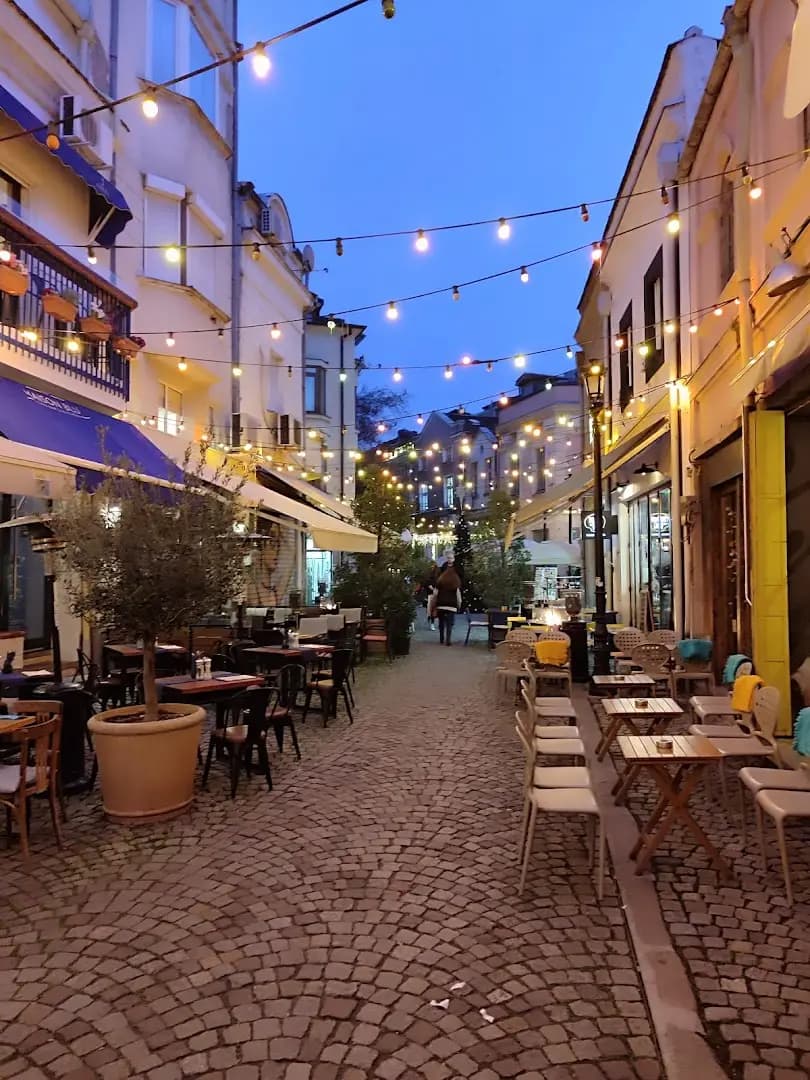Kapana Guest House on Central Pedestrian street with Parking included