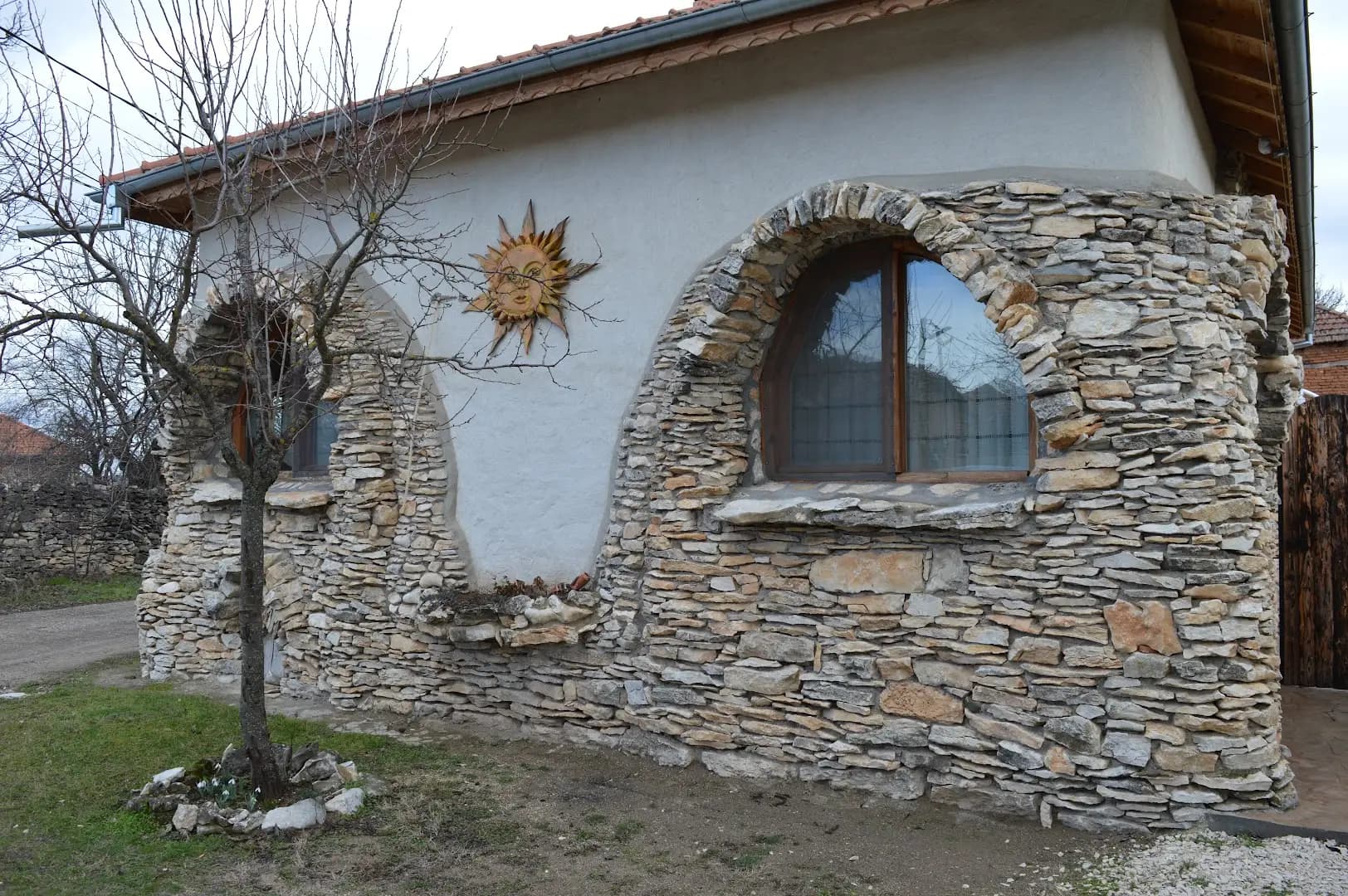 Пещерната къща