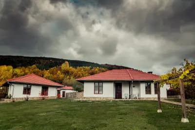 Къщи за гости "Кузманови"/Почивка в Еленския Балкан/Семейна почивка край град Елена