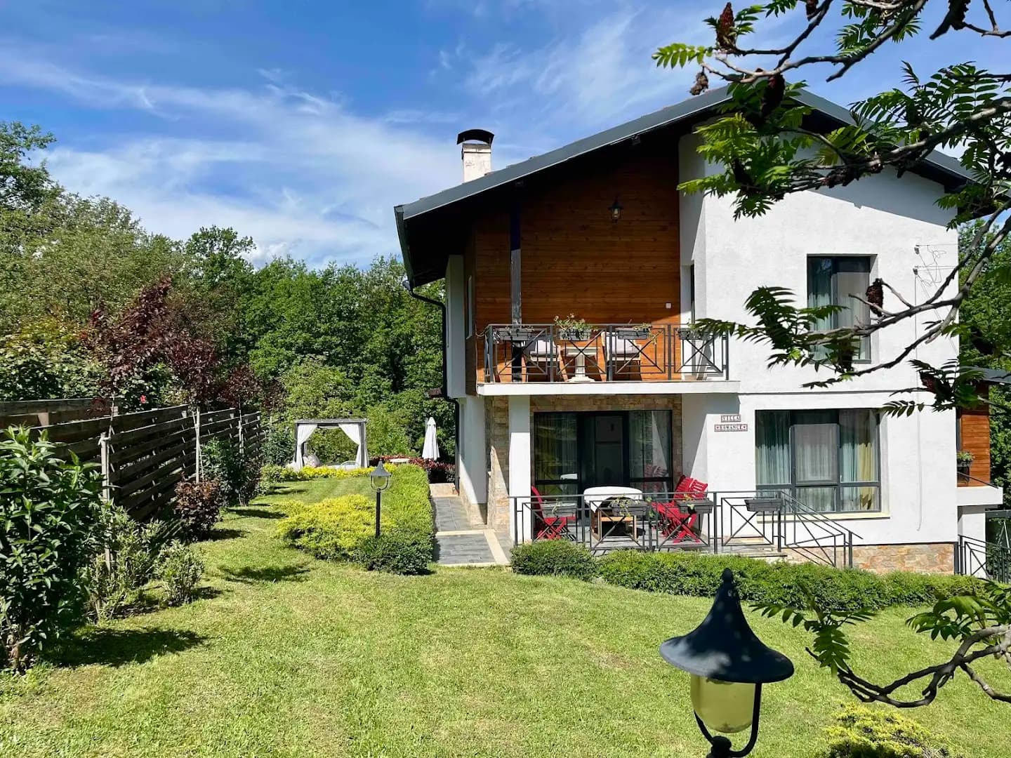 Къща за гости Романс | Guest House Romance | Къща с басейн Орешак | Джакузи | Сауна | Pet Friendly