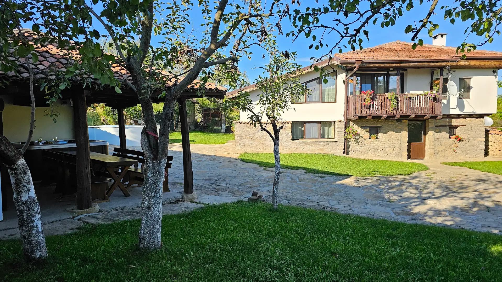 Къща за гости "Старата къща" / Guest house "The old House"
