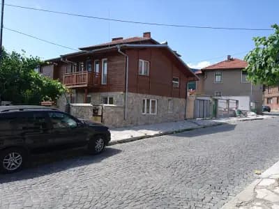 Къща за гости "Дора"