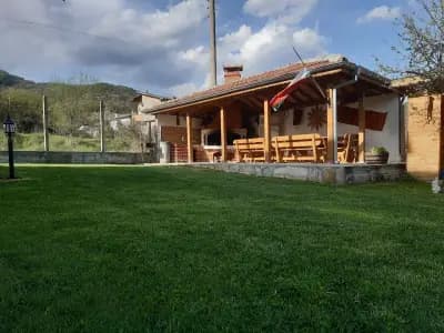 Hvoyna House