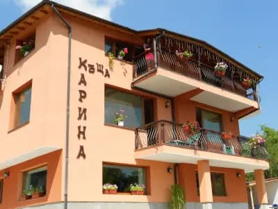 Къща за гости „Карина“