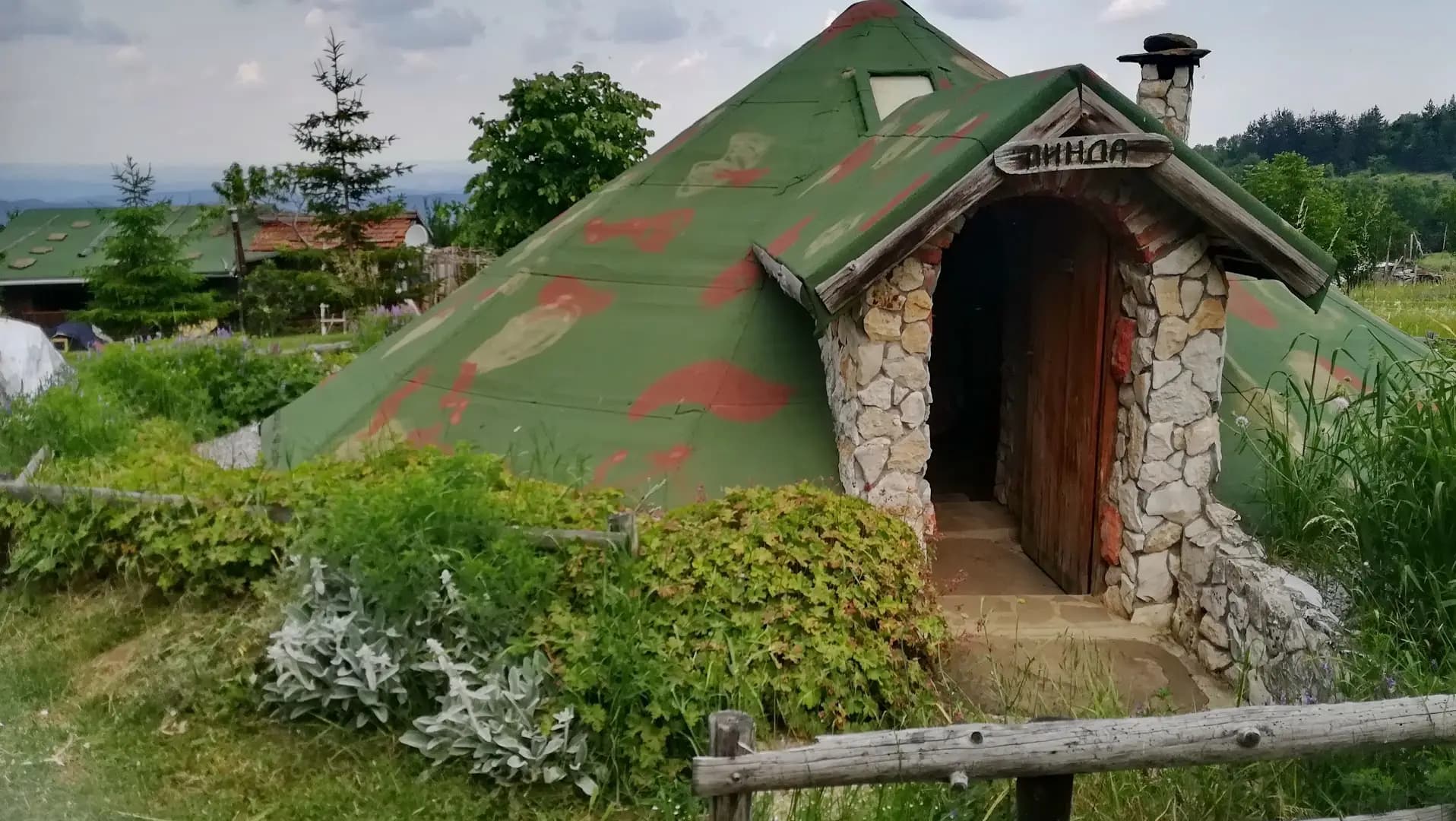 Къща за гости Звездобройна / Yablanitsa Balkan Huts