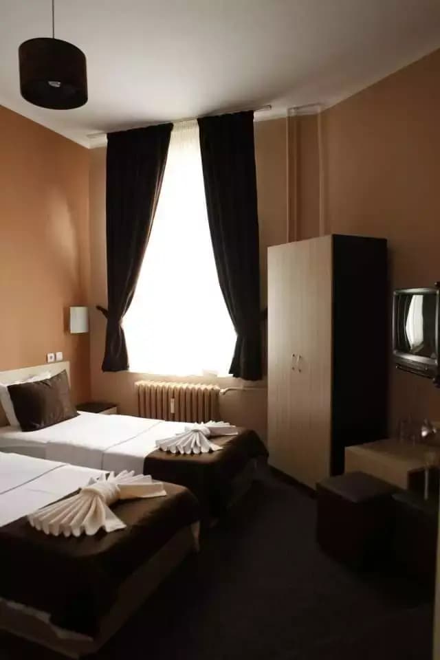 Хотел Едона