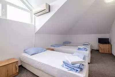 Julia rooms