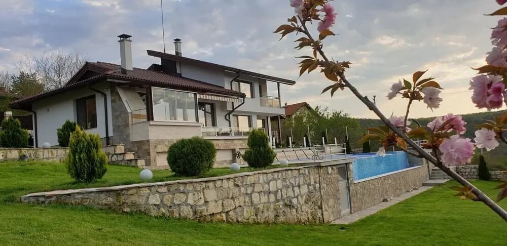 Luxurious Sunset Villa with Pool in Bozhichen