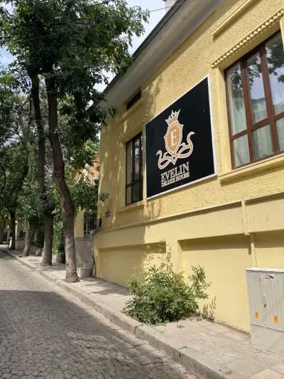 Evelin Deluxe House