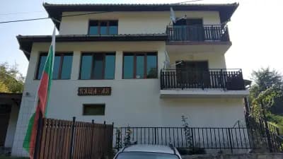 Guest House Aia