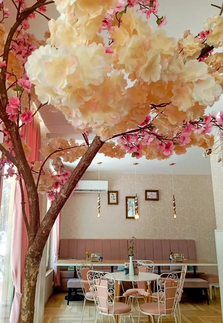 Pastry and bar At Home / Сладкарница "У Дома"