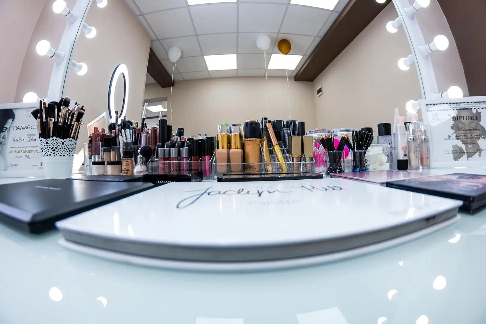 VESSY MAKEUP & BEAUTY