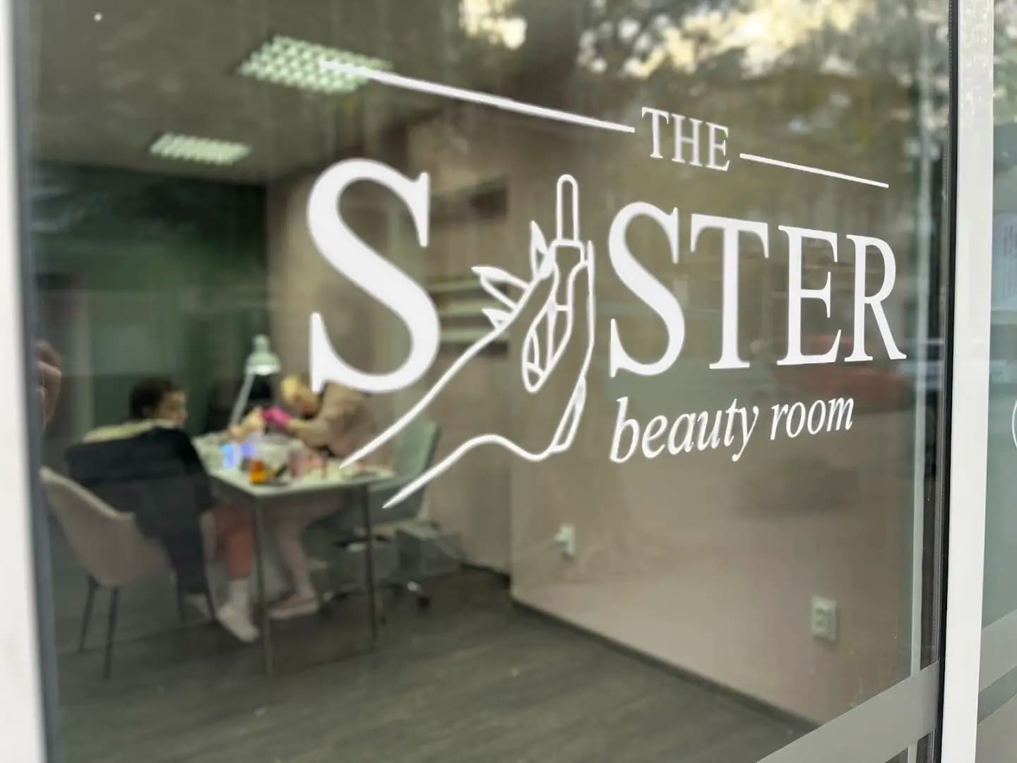 The Sister beauty room