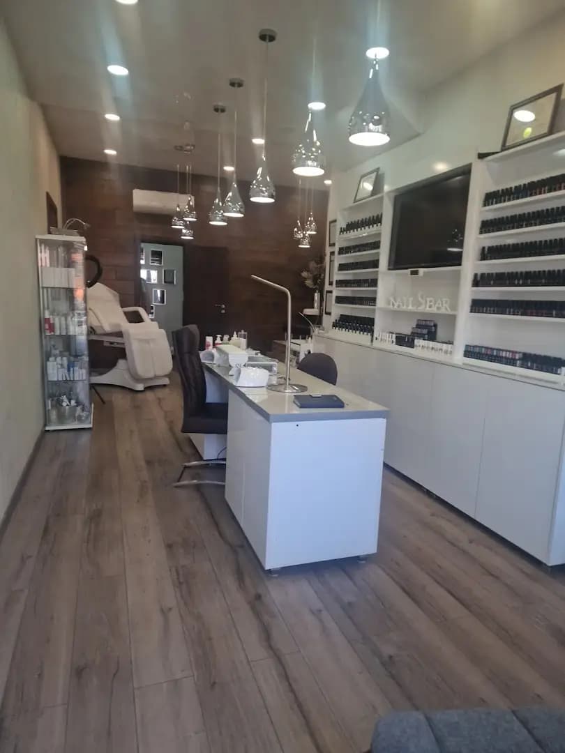 Nail Bar_by_Nevena Zlatkova
