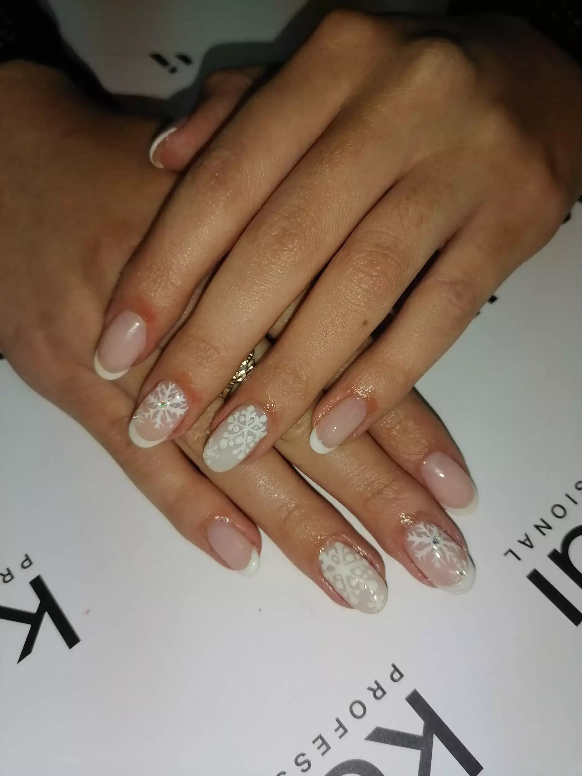 Beauty Studio Queens's І Салон за красота І Маникюр І Педикюр І Пилинг І Изграждане І Декорации І Медицински педикюр
