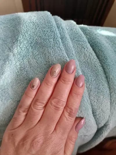 Beauty Studio Queens's І Салон за красота І Маникюр І Педикюр І Пилинг І Изграждане І Декорации І Медицински педикюр