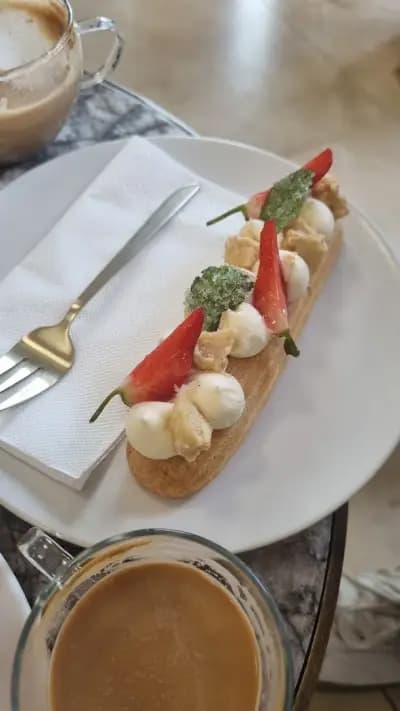 Les Éclairs