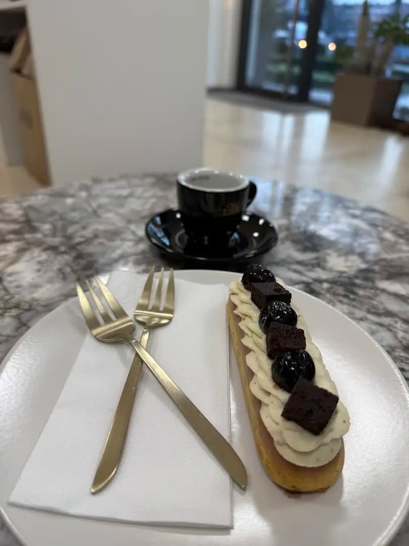 Les Éclairs