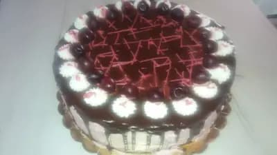 Сладкарница и половина