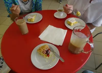 Сладкарница Пчела Бели брези