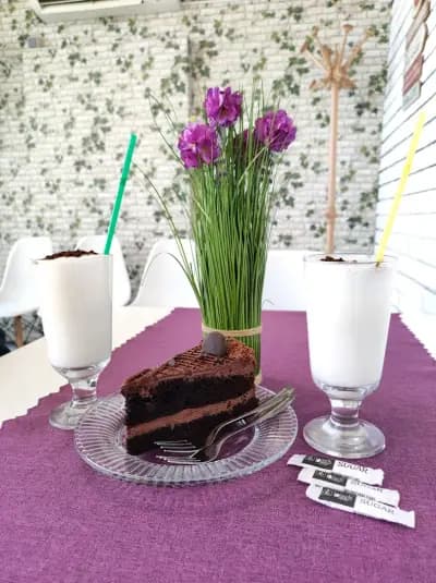 Кафе сладкарница Лилия
