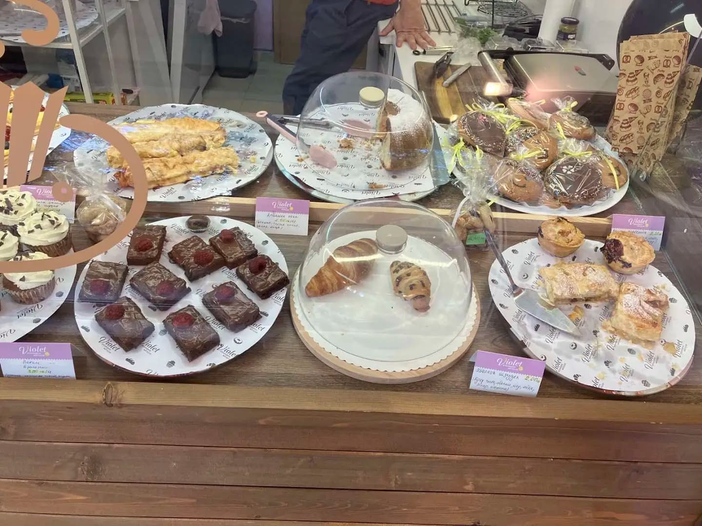 Violet bakery