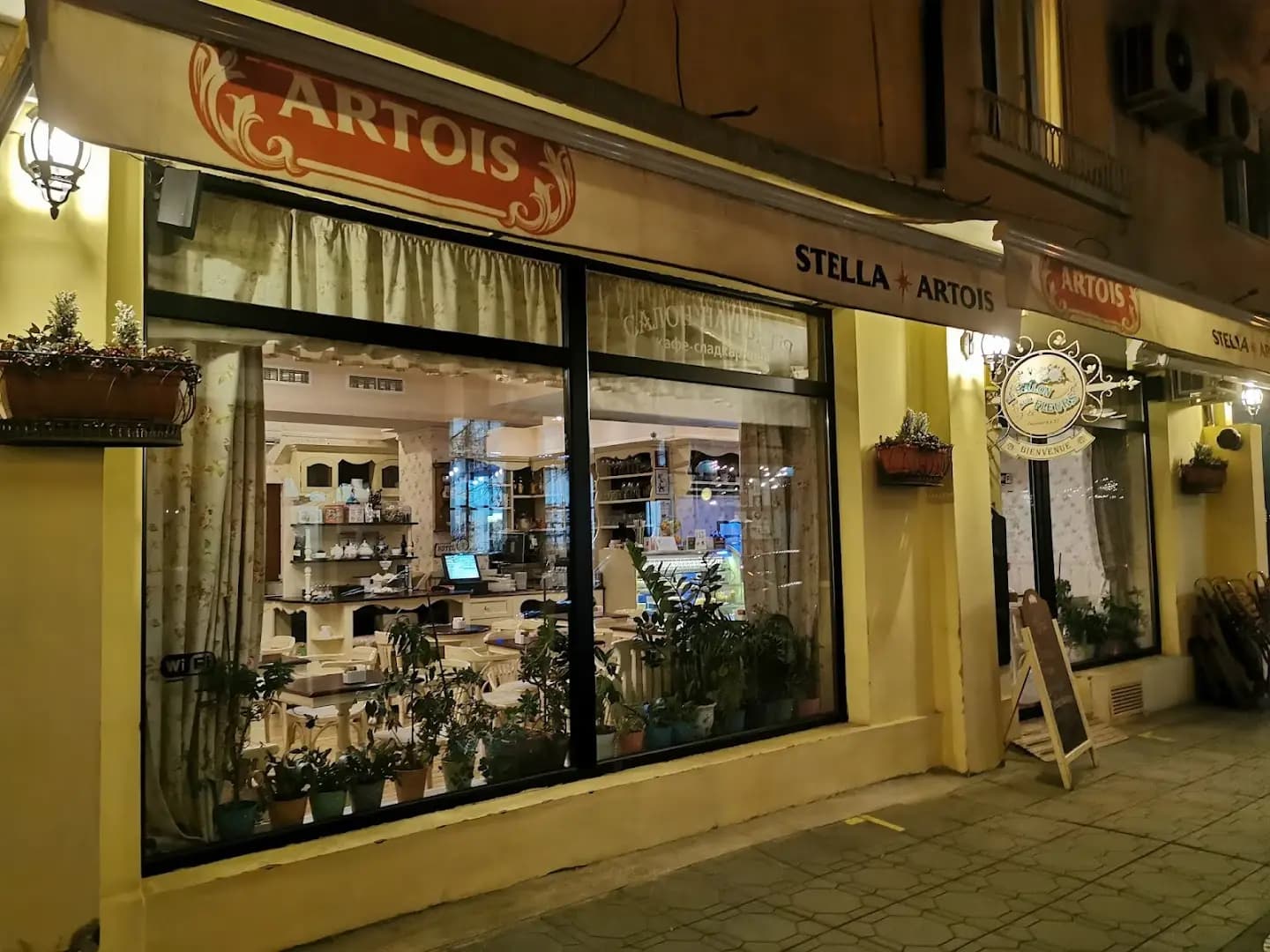 Le Salon aux Fleurs