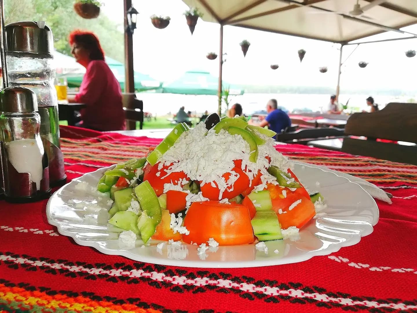 Ресторант край Реката