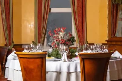 Wine & Dine Seasons Restaurant