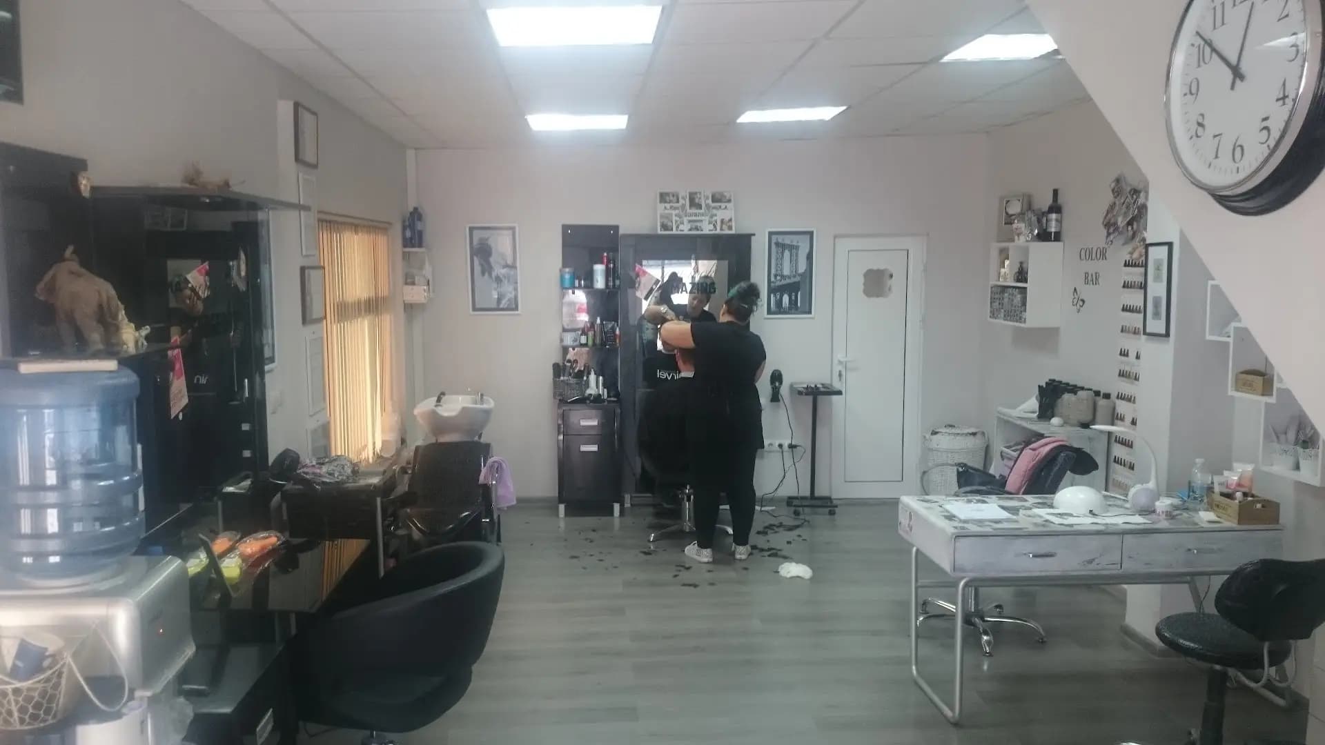 "Scandal" hair and nail salon