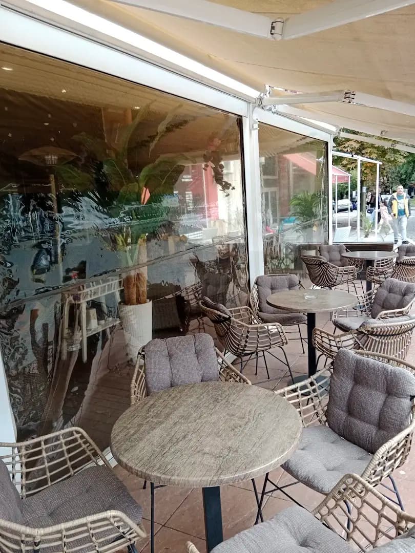 Fashion Cafe