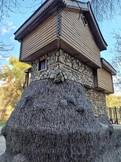Къщата на Баба Яга