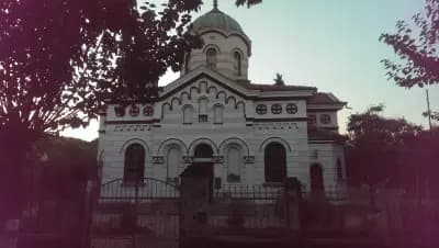 Храм „Света Петка“