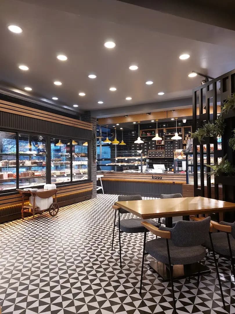 Cafe & Patisserie Fresh Bakery