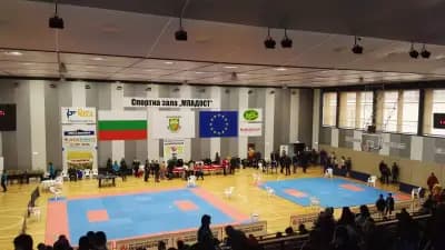 Спортна зала Младост