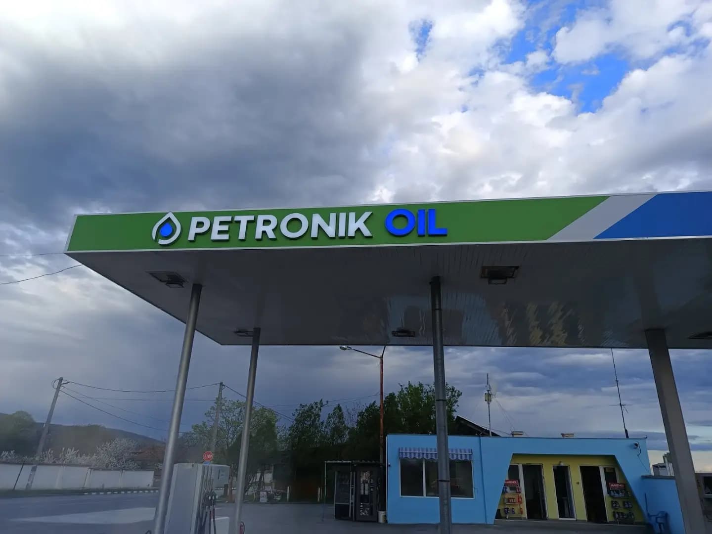 Бензиностанция PETRONIK OIL