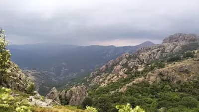 Водопад и пещера "Футула"