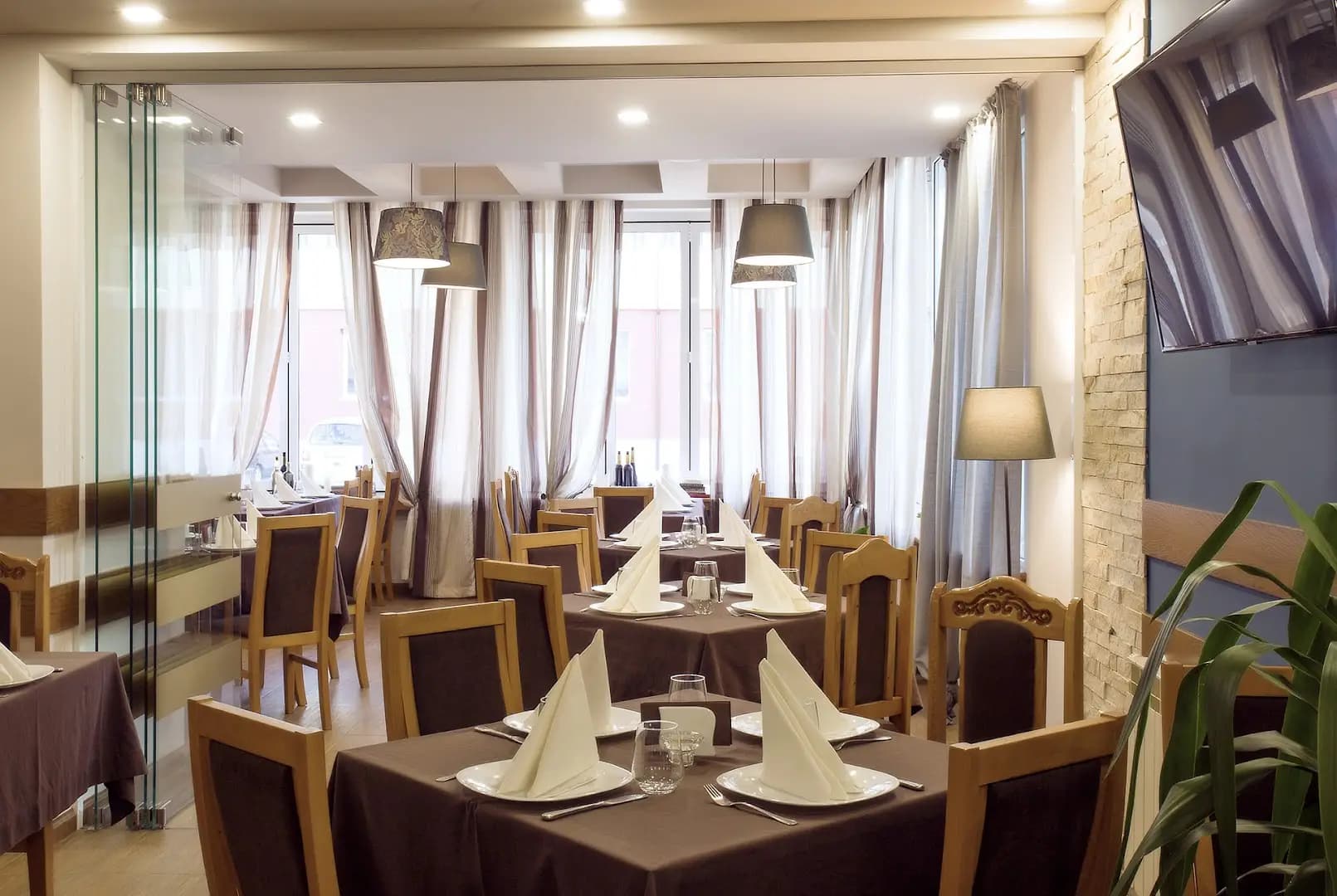 Restaurant Crypto Bar and Dinner