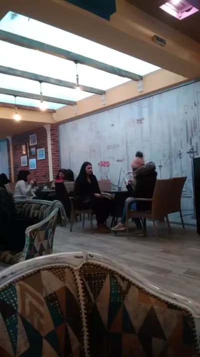 Изида Снек Бар
