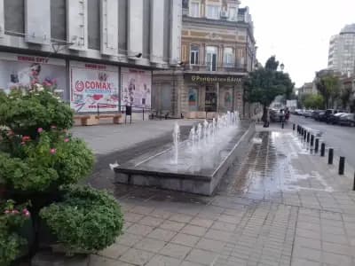 Фонтан пред магазин Русе