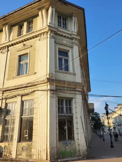 Фонтан пред магазин Русе