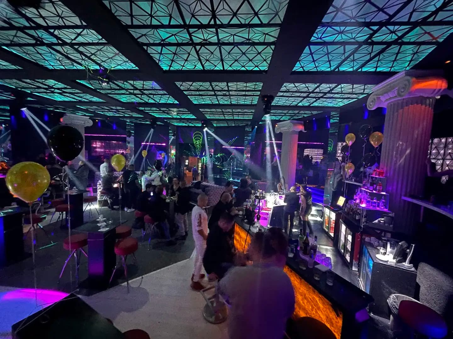 Play Club & disco